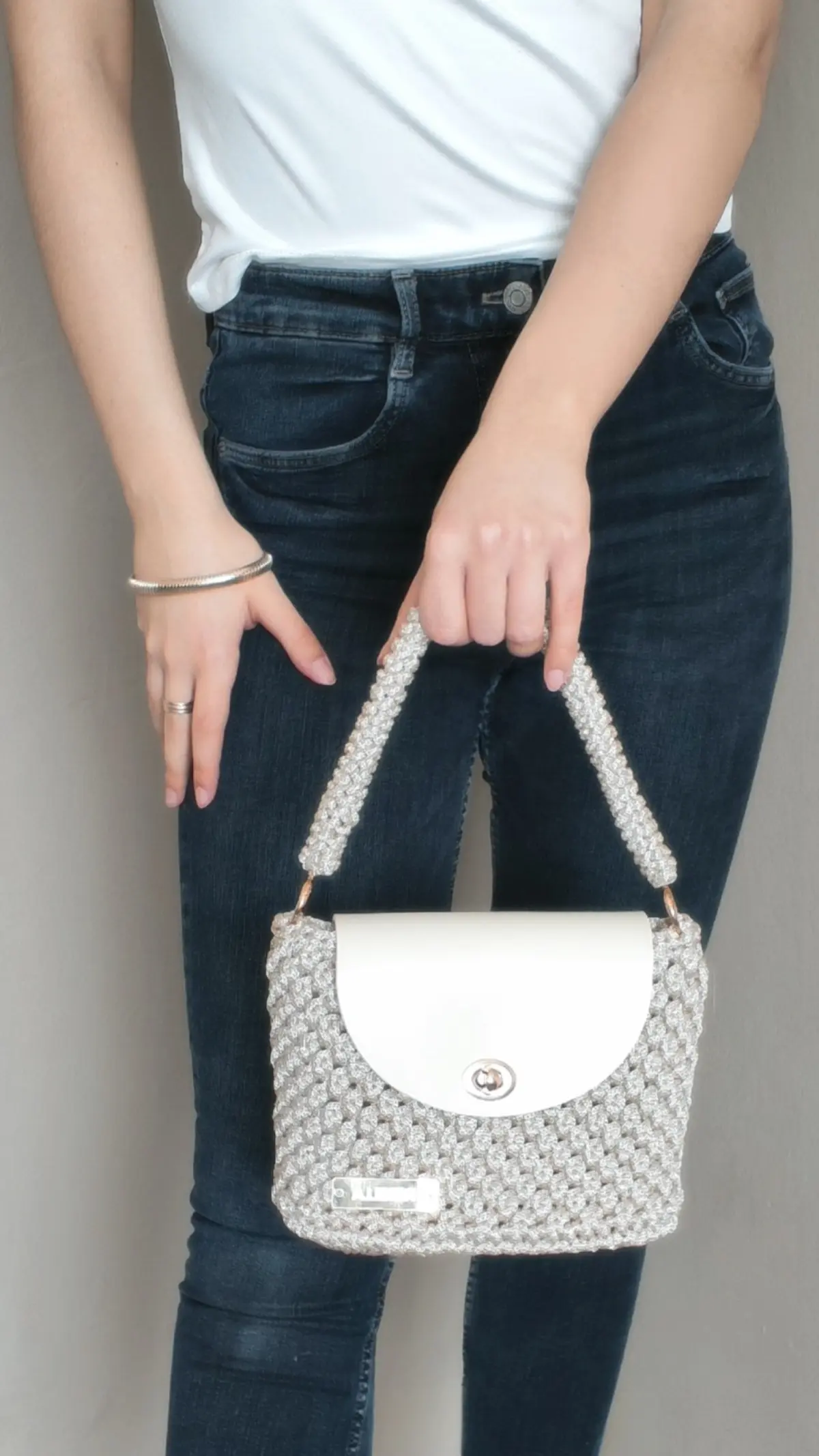 Ribella álló editorial fotó